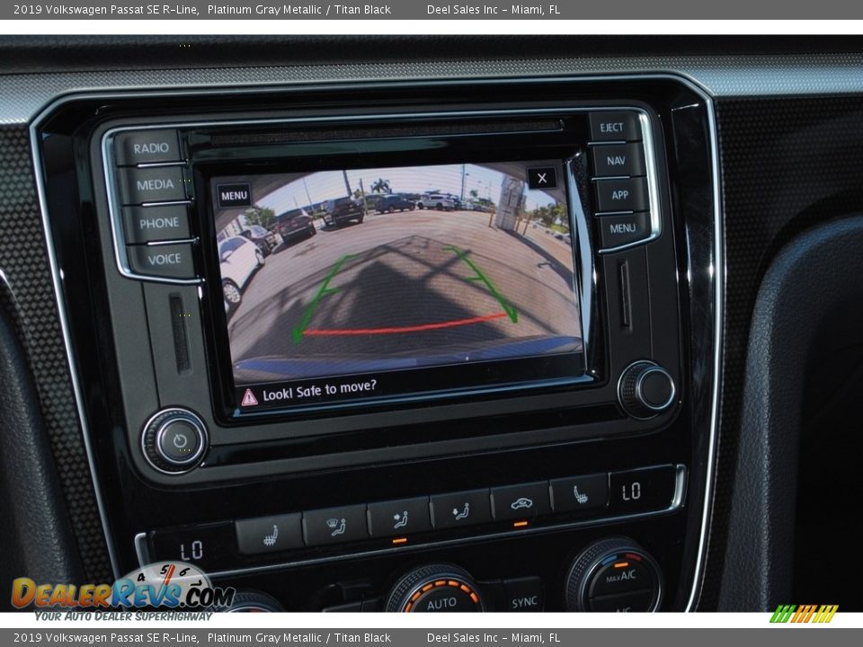 2019 Volkswagen Passat SE R-Line Platinum Gray Metallic / Titan Black Photo #15