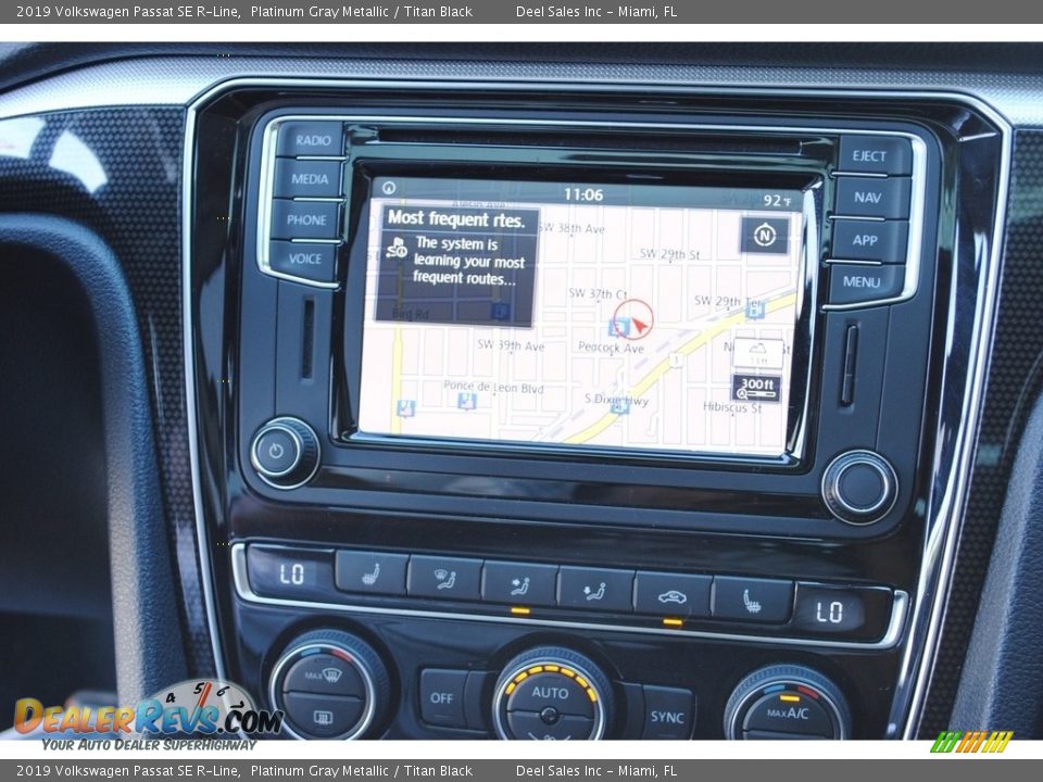 2019 Volkswagen Passat SE R-Line Platinum Gray Metallic / Titan Black Photo #16
