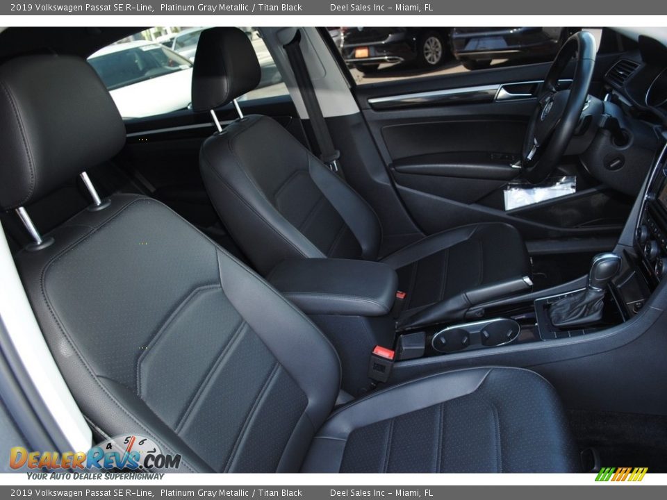 2019 Volkswagen Passat SE R-Line Platinum Gray Metallic / Titan Black Photo #18