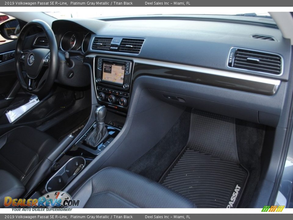 2019 Volkswagen Passat SE R-Line Platinum Gray Metallic / Titan Black Photo #19