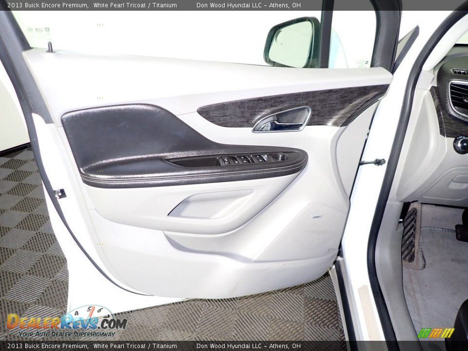 2013 Buick Encore Premium White Pearl Tricoat / Titanium Photo #17