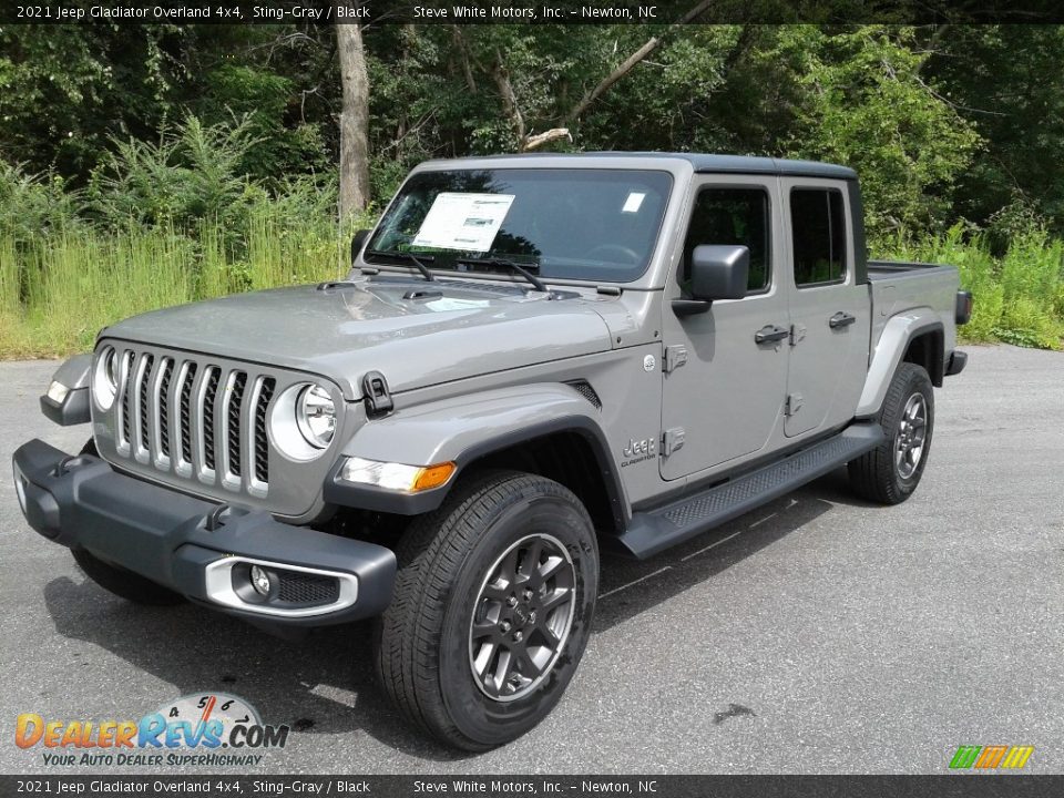 Front 3/4 View of 2021 Jeep Gladiator Overland 4x4 Photo #2