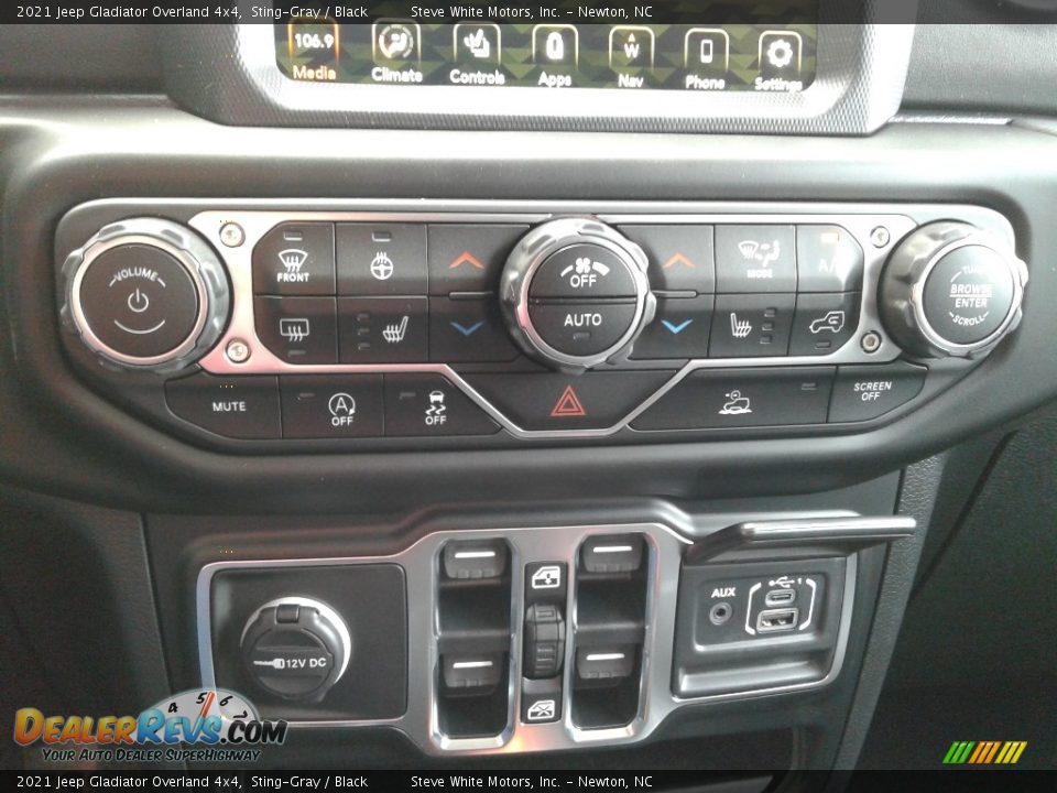 Controls of 2021 Jeep Gladiator Overland 4x4 Photo #25