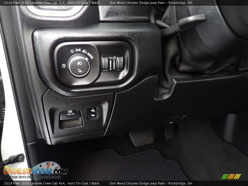 2019 Ram 1500 Laramie Crew Cab 4x4 Ivory Tri–Coat / Black Photo #23