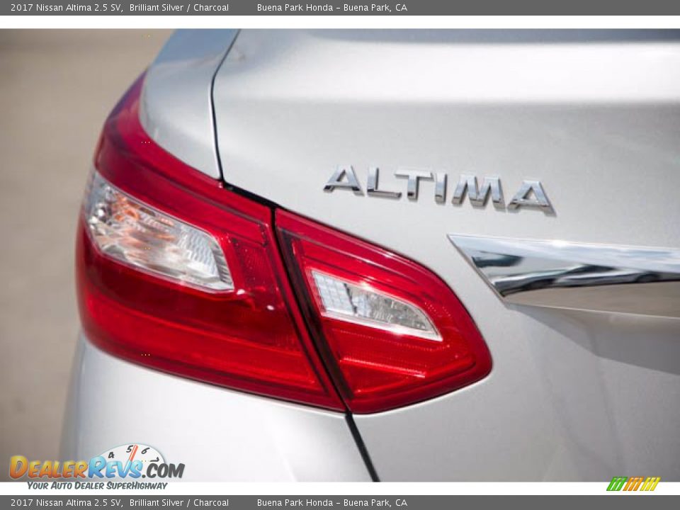 2017 Nissan Altima 2.5 SV Brilliant Silver / Charcoal Photo #10