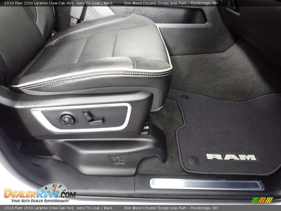 2019 Ram 1500 Laramie Crew Cab 4x4 Ivory Tri–Coat / Black Photo #33