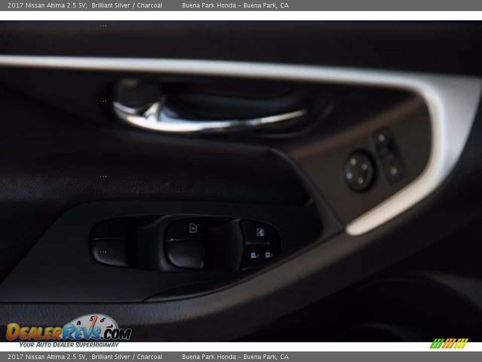 2017 Nissan Altima 2.5 SV Brilliant Silver / Charcoal Photo #29