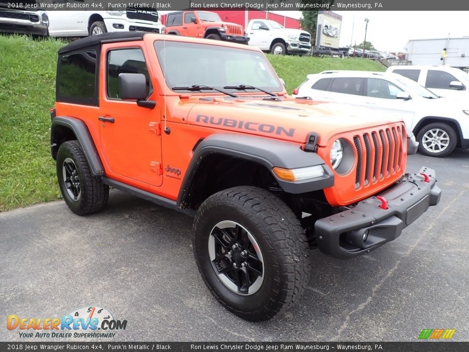 Front 3/4 View of 2018 Jeep Wrangler Rubicon 4x4 Photo #7