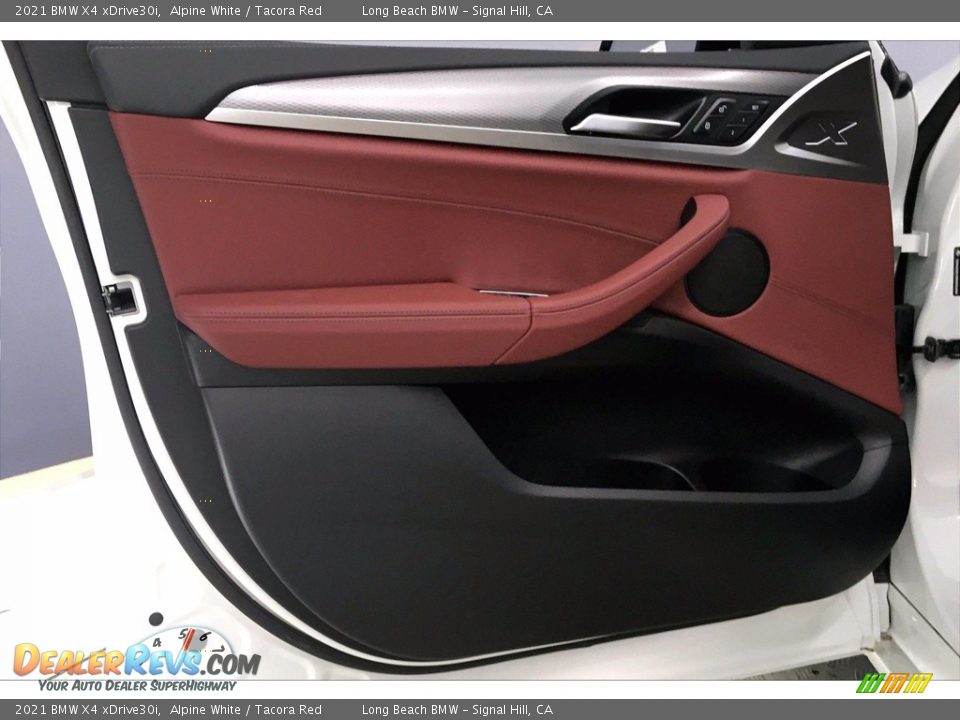 Door Panel of 2021 BMW X4 xDrive30i Photo #13