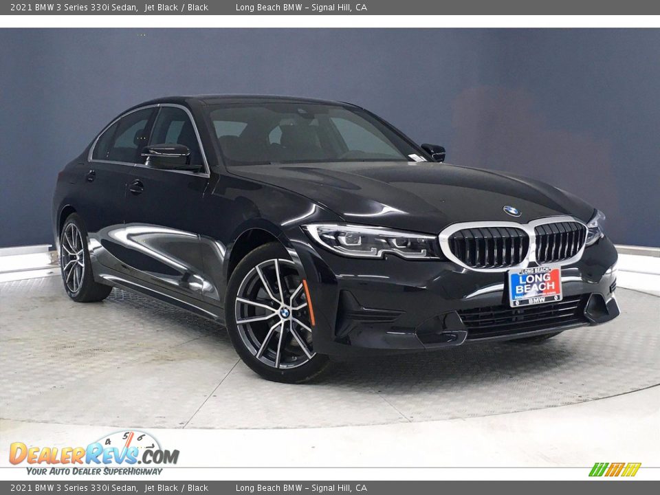 Front 3/4 View of 2021 BMW 3 Series 330i Sedan Photo #19