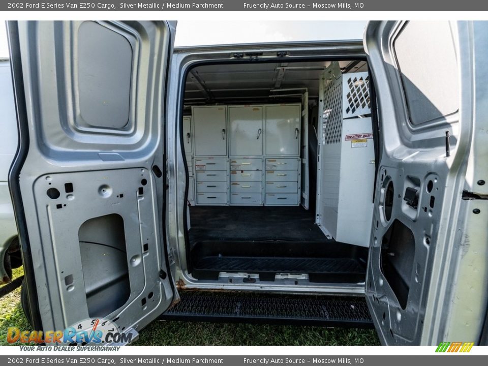 2002 Ford E Series Van E250 Cargo Silver Metallic / Medium Parchment Photo #26