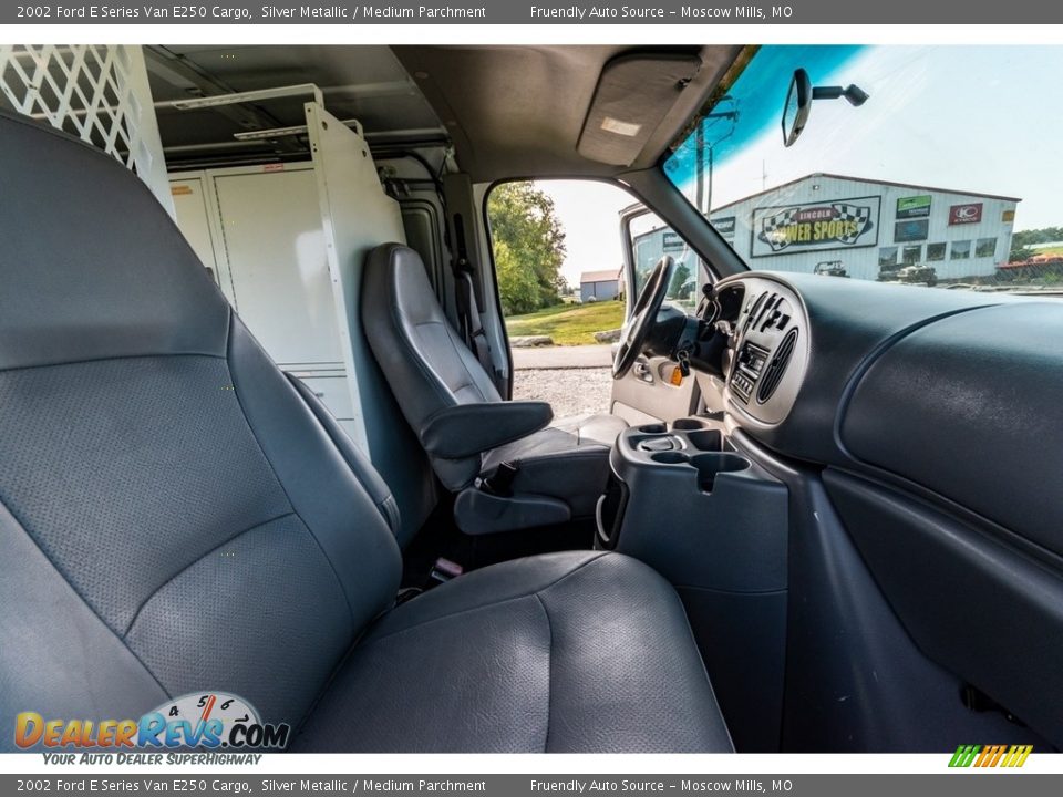 2002 Ford E Series Van E250 Cargo Silver Metallic / Medium Parchment Photo #30