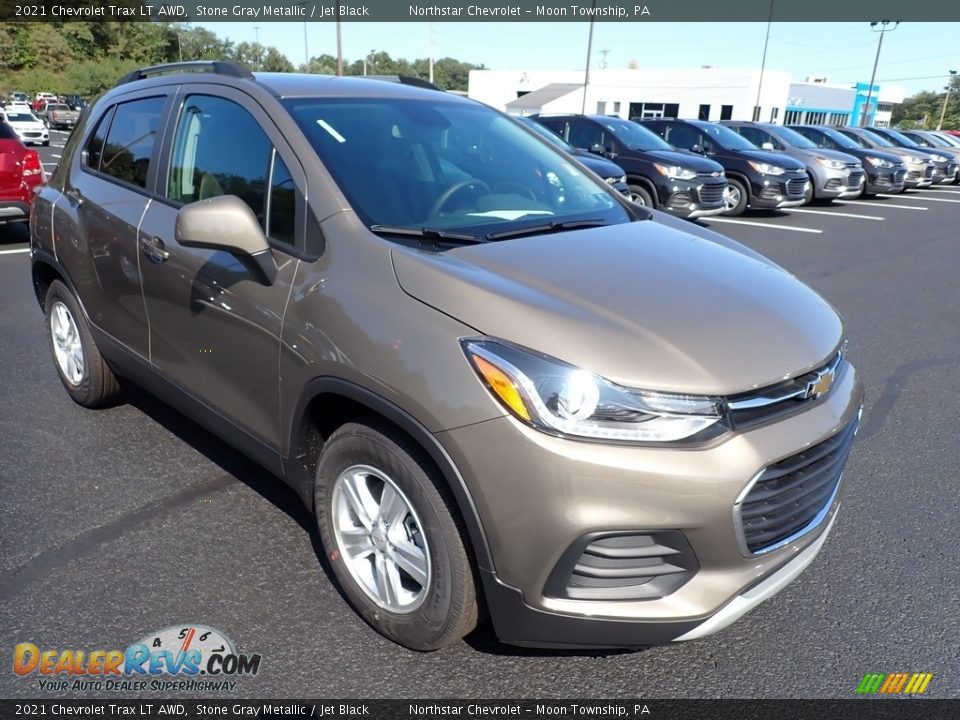 Front 3/4 View of 2021 Chevrolet Trax LT AWD Photo #8