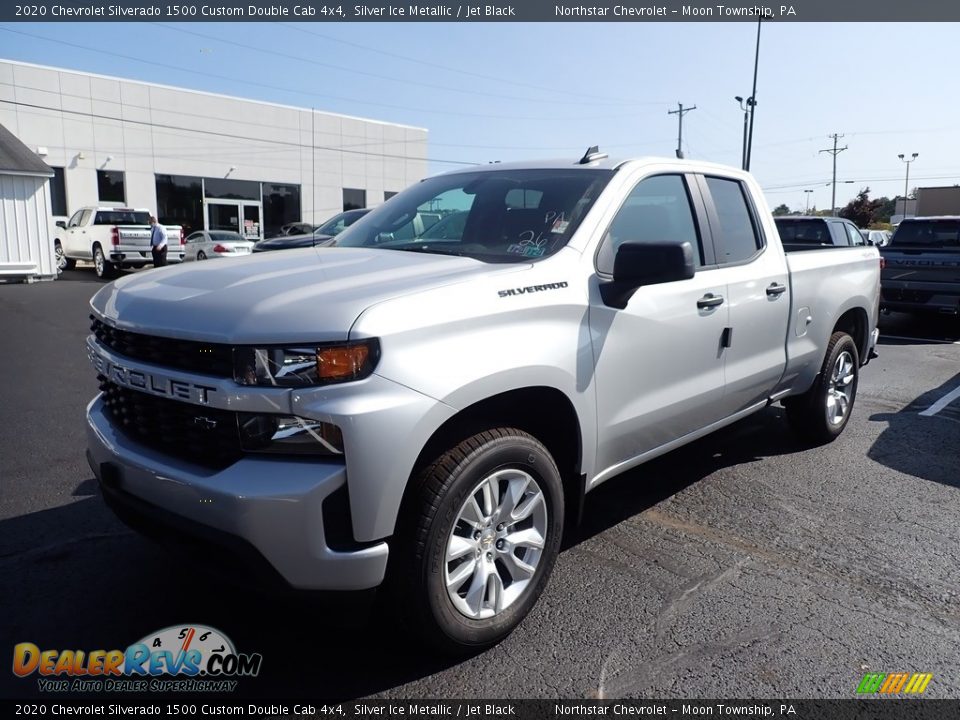 Front 3/4 View of 2020 Chevrolet Silverado 1500 Custom Double Cab 4x4 Photo #1