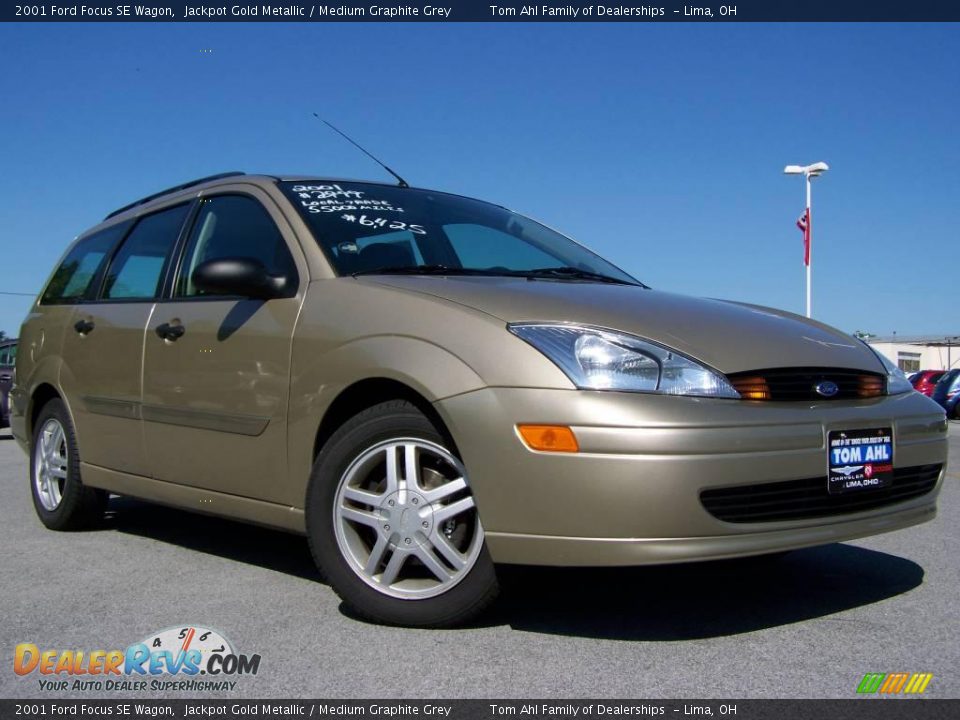 2001 Ford Focus SE Wagon Jackpot Gold Metallic / Medium Graphite Grey Photo #1