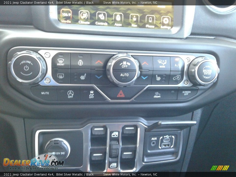 Controls of 2021 Jeep Gladiator Overland 4x4 Photo #26