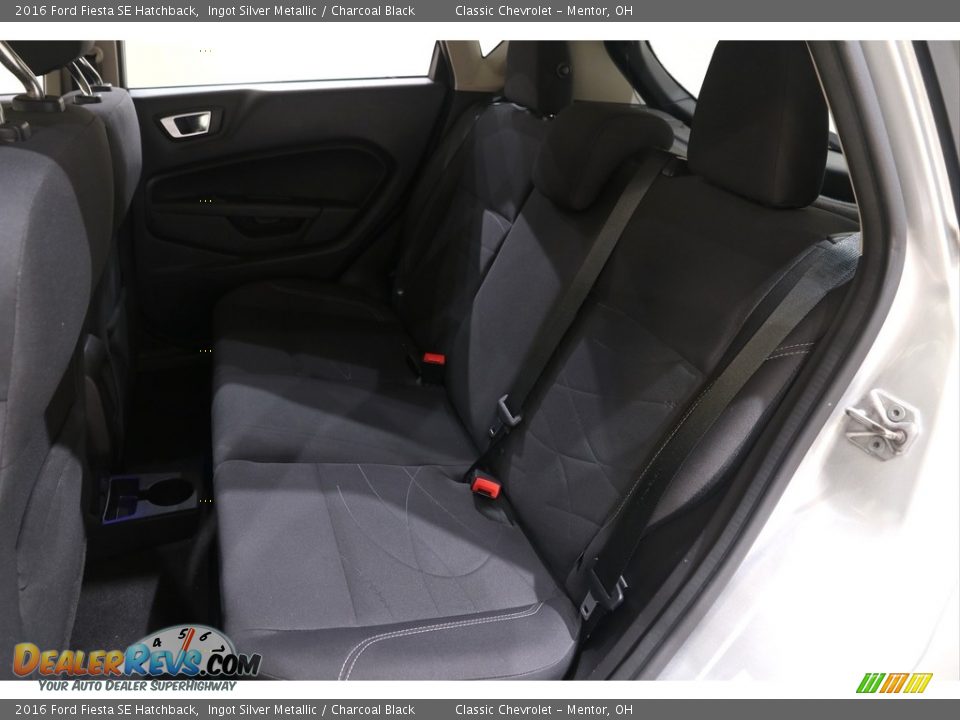 2016 Ford Fiesta SE Hatchback Ingot Silver Metallic / Charcoal Black Photo #16