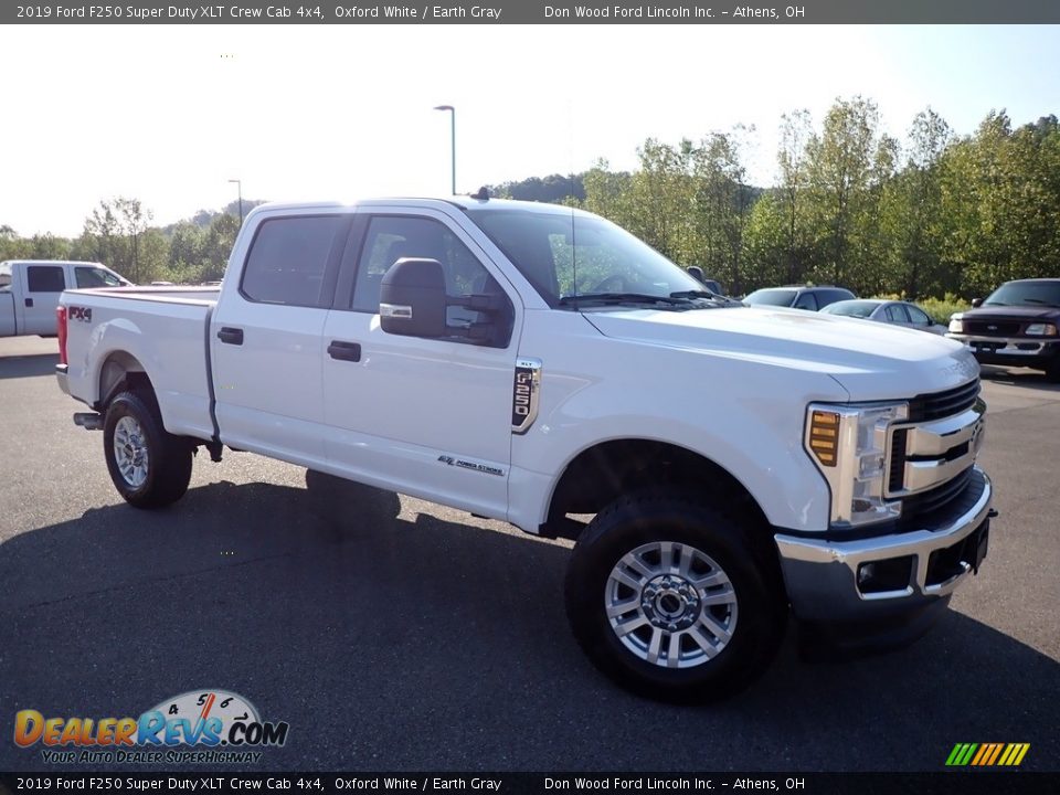 2019 Ford F250 Super Duty XLT Crew Cab 4x4 Oxford White / Earth Gray Photo #2
