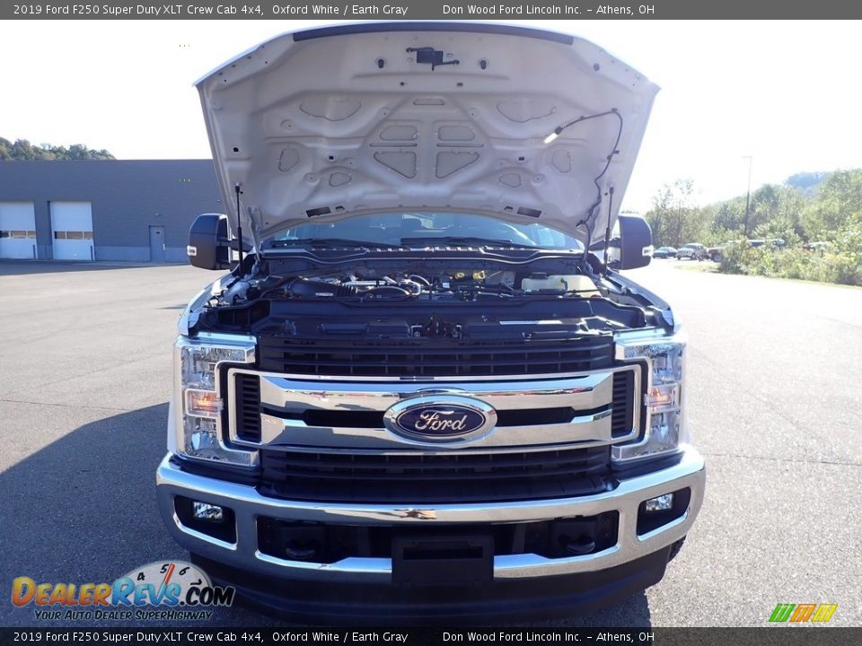 2019 Ford F250 Super Duty XLT Crew Cab 4x4 Oxford White / Earth Gray Photo #5