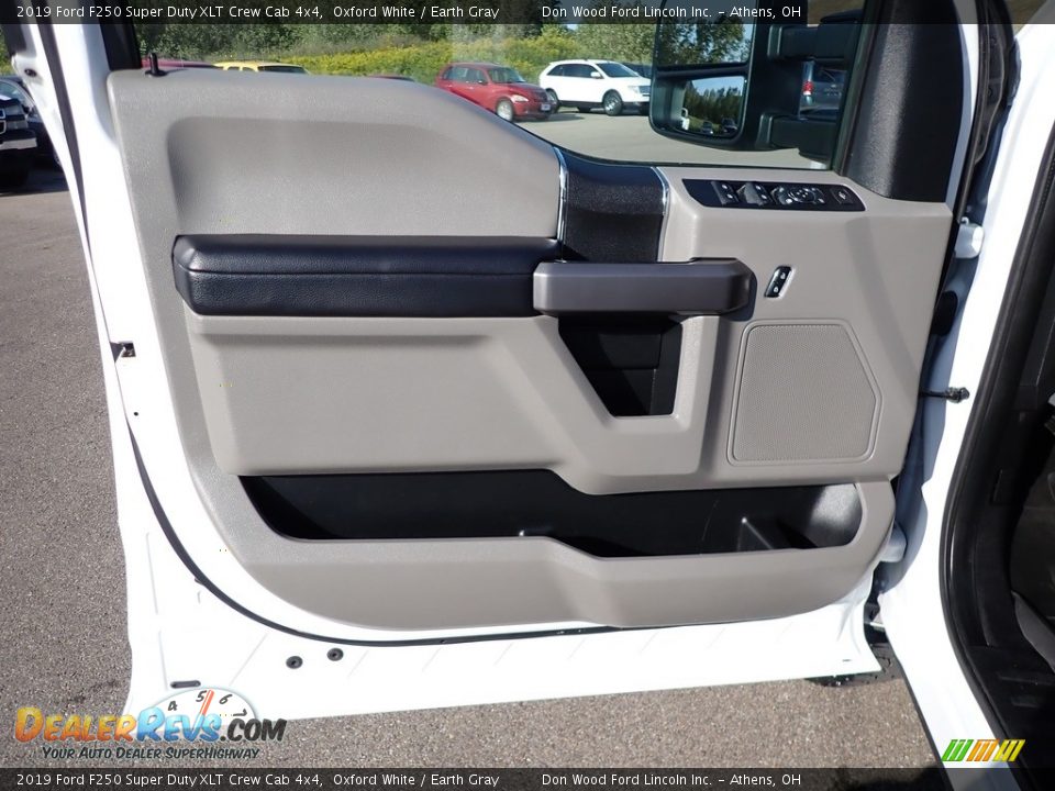 2019 Ford F250 Super Duty XLT Crew Cab 4x4 Oxford White / Earth Gray Photo #15