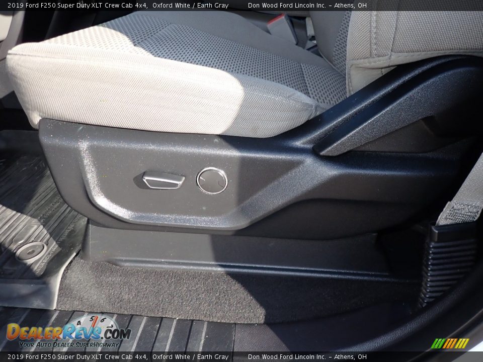 2019 Ford F250 Super Duty XLT Crew Cab 4x4 Oxford White / Earth Gray Photo #16