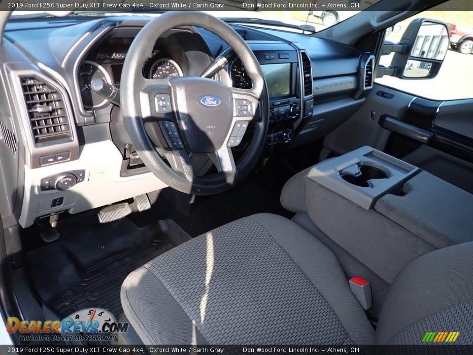 2019 Ford F250 Super Duty XLT Crew Cab 4x4 Oxford White / Earth Gray Photo #17