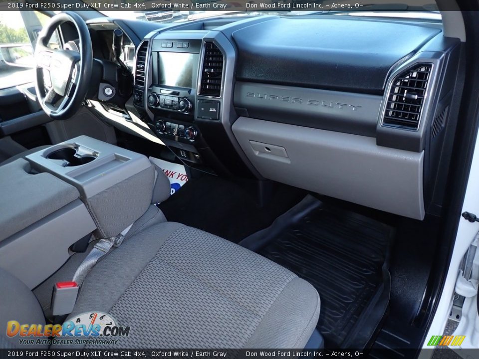 2019 Ford F250 Super Duty XLT Crew Cab 4x4 Oxford White / Earth Gray Photo #25