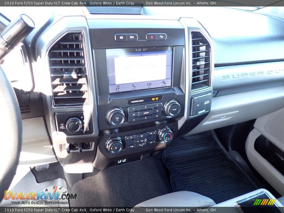 2019 Ford F250 Super Duty XLT Crew Cab 4x4 Oxford White / Earth Gray Photo #29