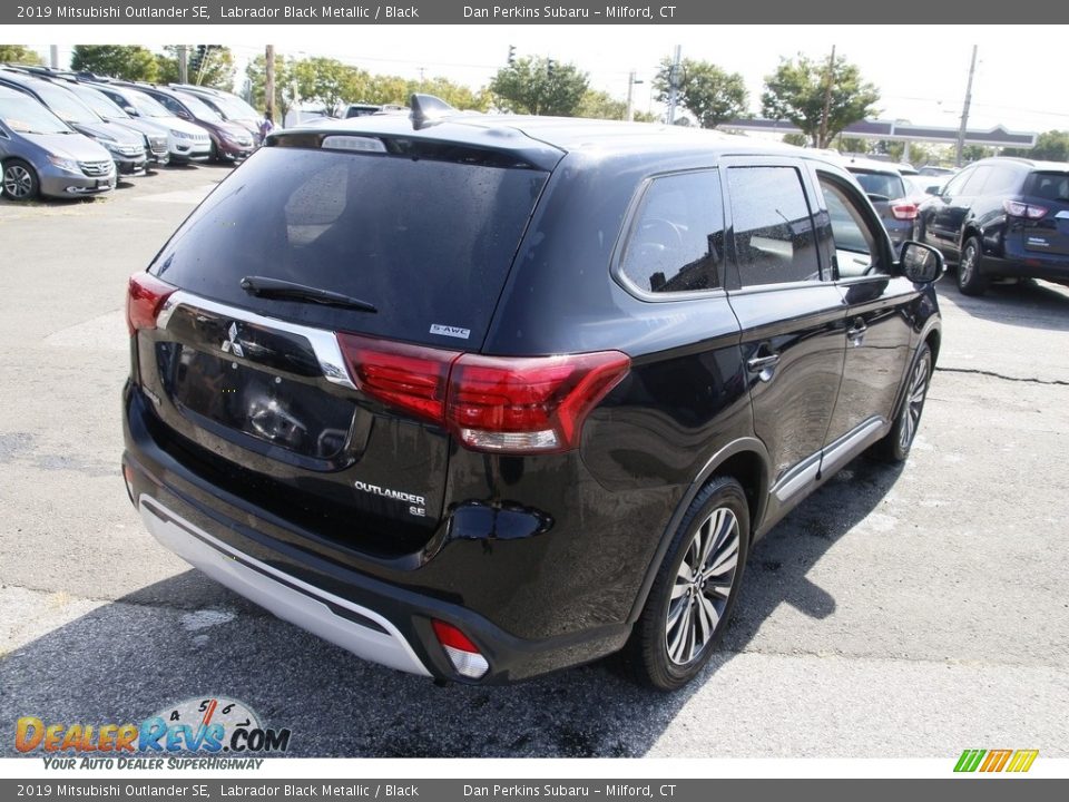 2019 Mitsubishi Outlander SE Labrador Black Metallic / Black Photo #5