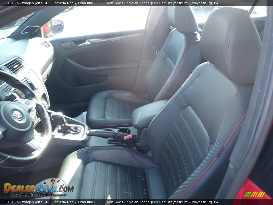 Front Seat of 2014 Volkswagen Jetta GLI Photo #13