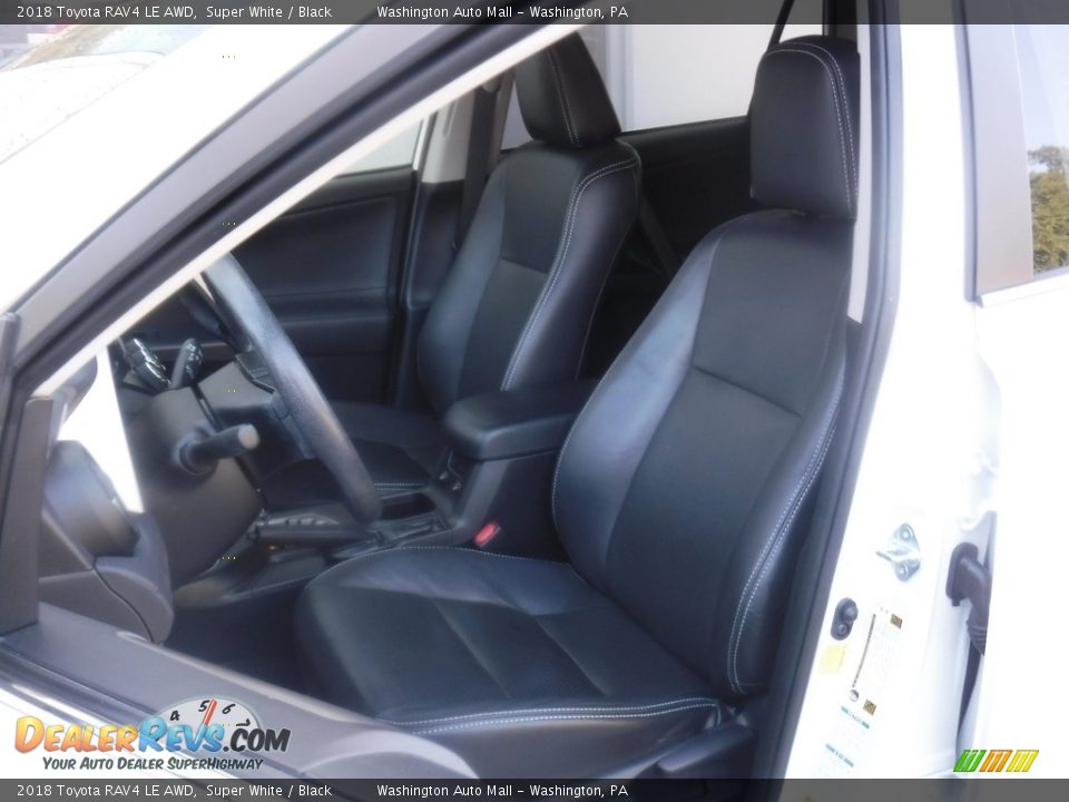 2018 Toyota RAV4 LE AWD Super White / Black Photo #4