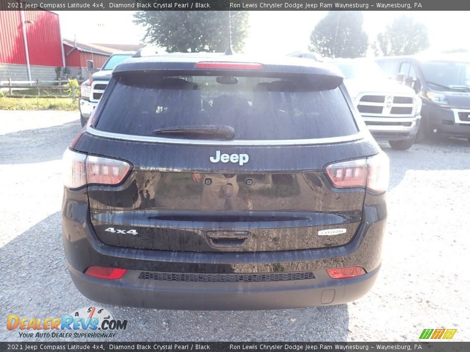 2021 Jeep Compass Latitude 4x4 Diamond Black Crystal Pearl / Black Photo #5