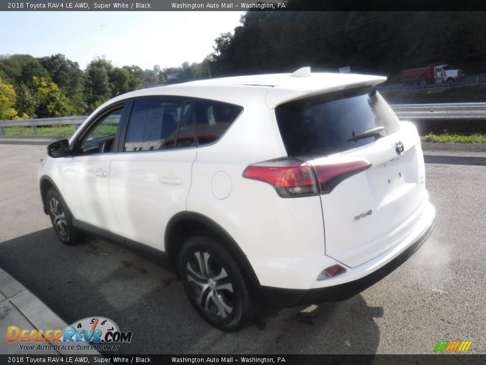 2018 Toyota RAV4 LE AWD Super White / Black Photo #12