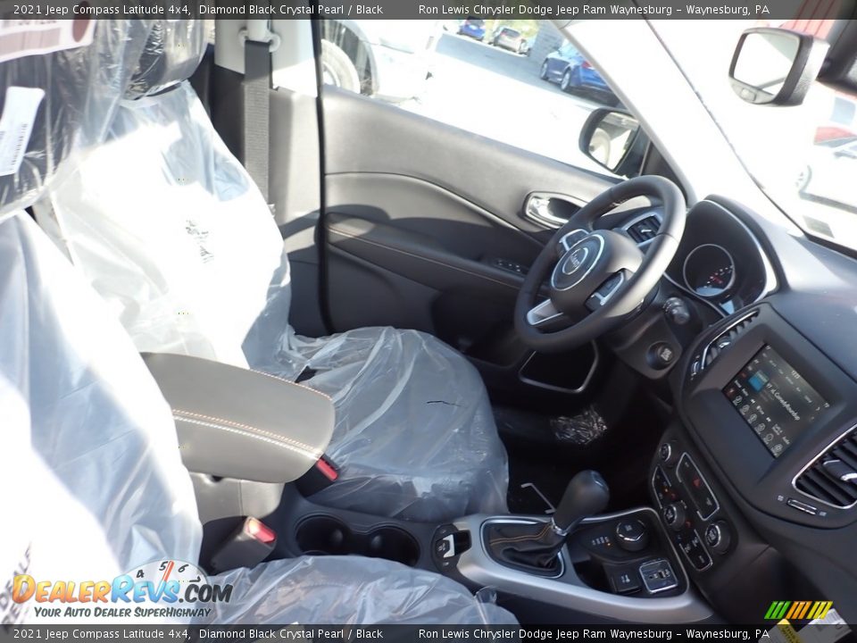 2021 Jeep Compass Latitude 4x4 Diamond Black Crystal Pearl / Black Photo #10