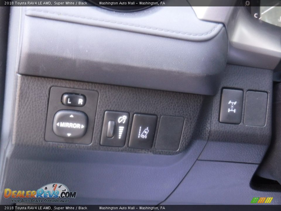 2018 Toyota RAV4 LE AWD Super White / Black Photo #17