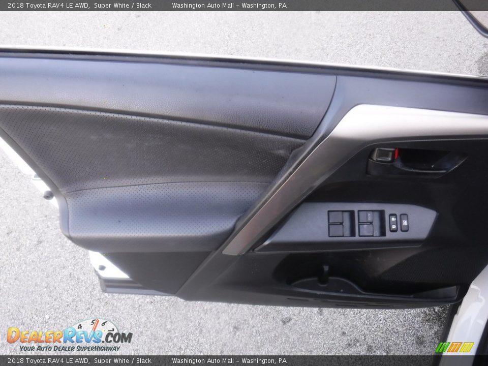 2018 Toyota RAV4 LE AWD Super White / Black Photo #18