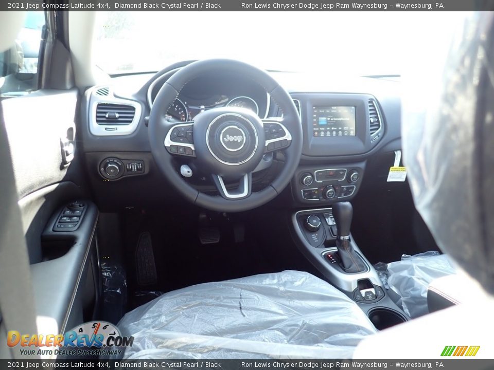 2021 Jeep Compass Latitude 4x4 Diamond Black Crystal Pearl / Black Photo #13