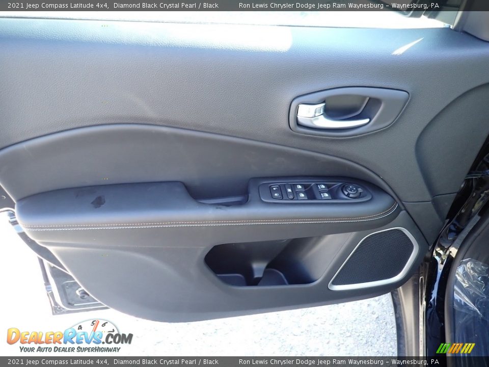 2021 Jeep Compass Latitude 4x4 Diamond Black Crystal Pearl / Black Photo #14