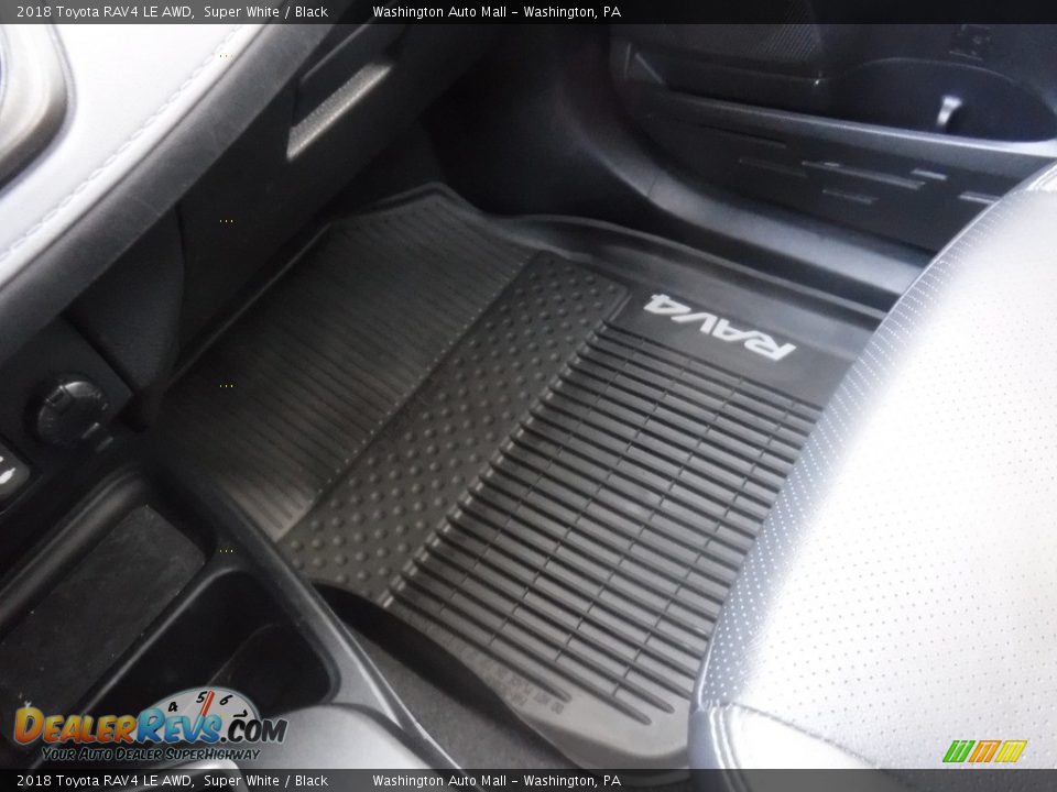 2018 Toyota RAV4 LE AWD Super White / Black Photo #20