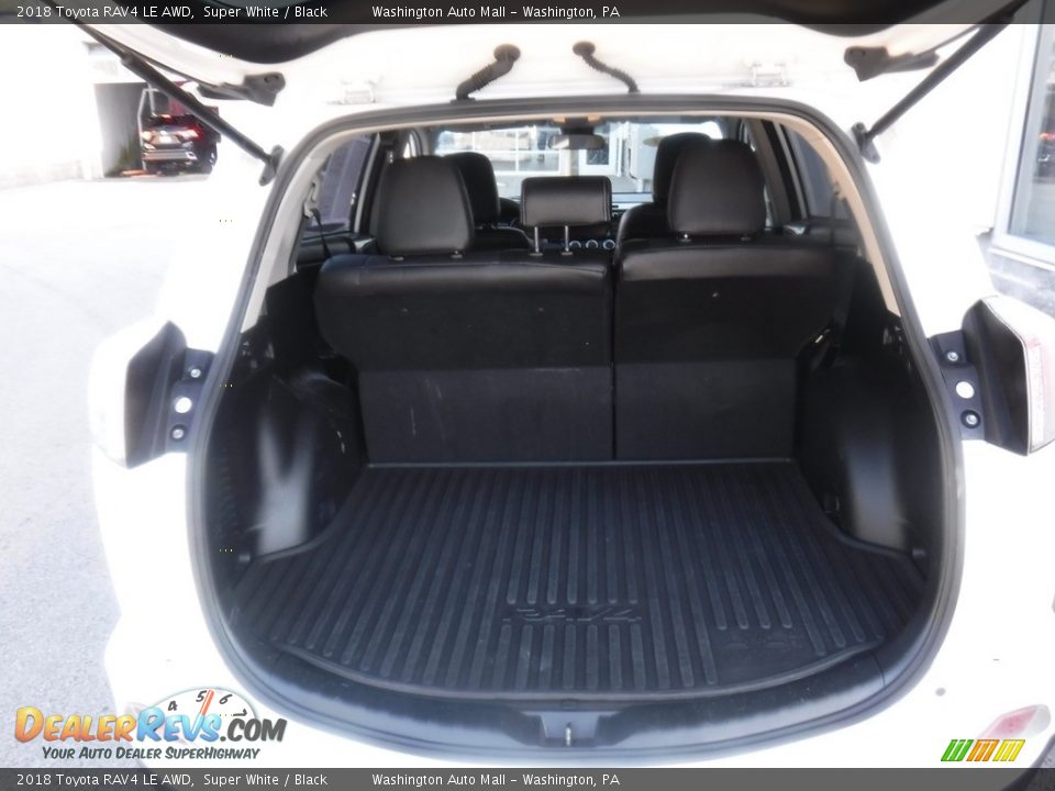 2018 Toyota RAV4 LE AWD Super White / Black Photo #24