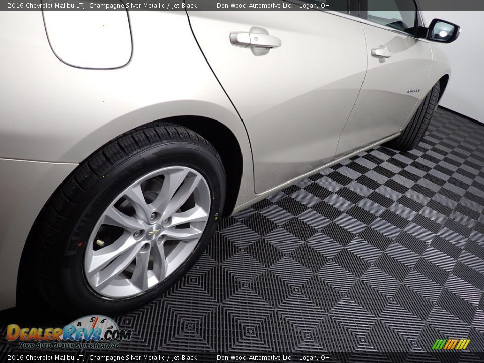 2016 Chevrolet Malibu LT Champagne Silver Metallic / Jet Black Photo #16