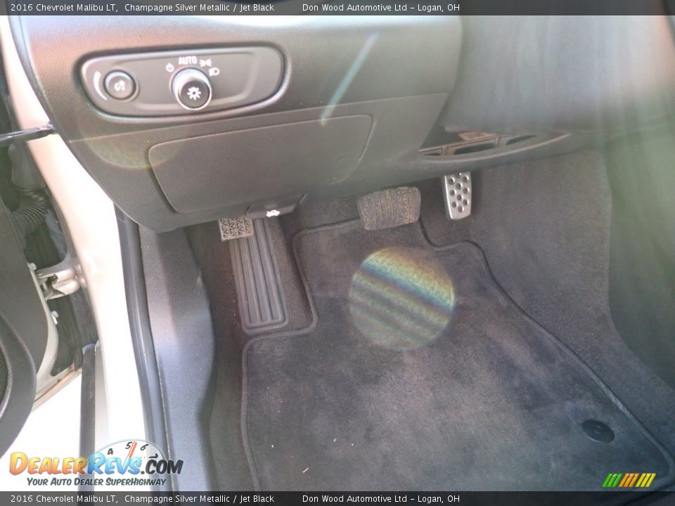 2016 Chevrolet Malibu LT Champagne Silver Metallic / Jet Black Photo #20