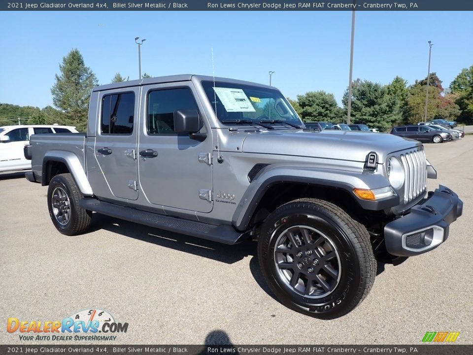 Front 3/4 View of 2021 Jeep Gladiator Overland 4x4 Photo #3