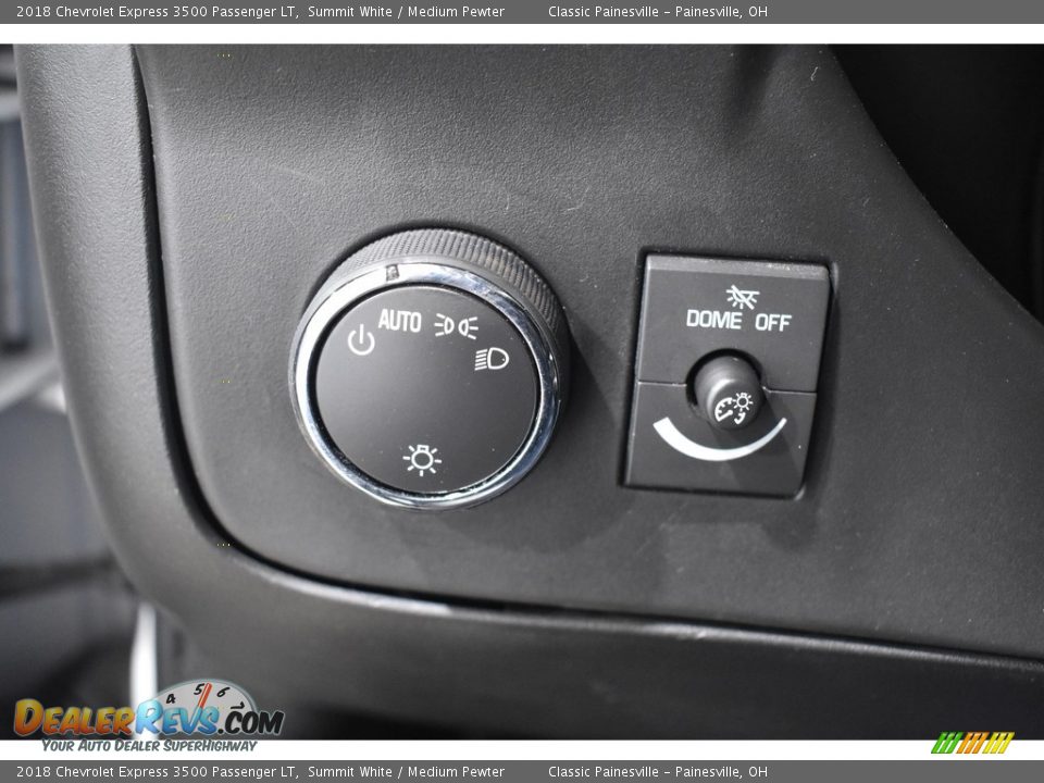 Controls of 2018 Chevrolet Express 3500 Passenger LT Photo #10