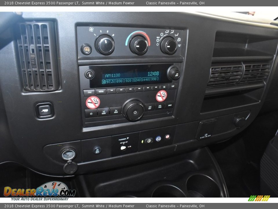 Controls of 2018 Chevrolet Express 3500 Passenger LT Photo #12