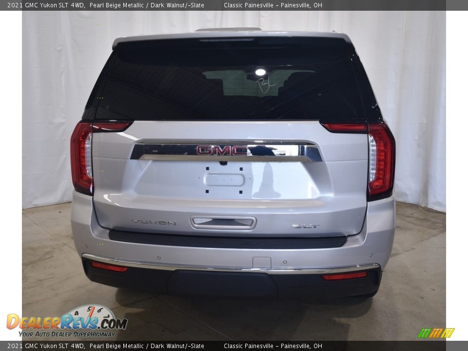 2021 GMC Yukon SLT 4WD Pearl Beige Metallic / Dark Walnut/­Slate Photo #3