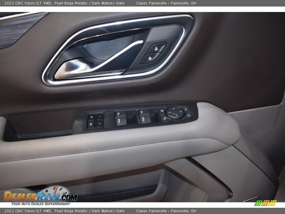 Door Panel of 2021 GMC Yukon SLT 4WD Photo #10