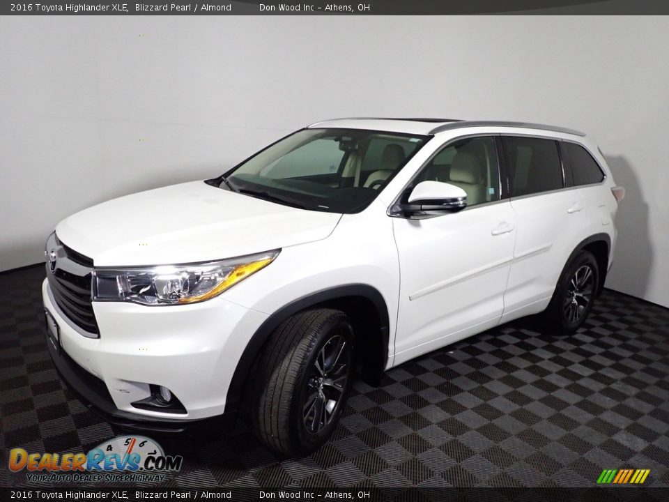 2016 Toyota Highlander XLE Blizzard Pearl / Almond Photo #7