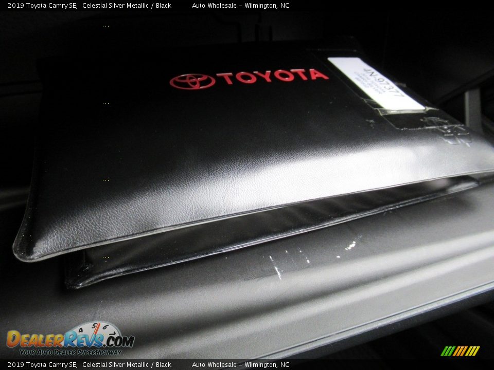 2019 Toyota Camry SE Celestial Silver Metallic / Black Photo #19