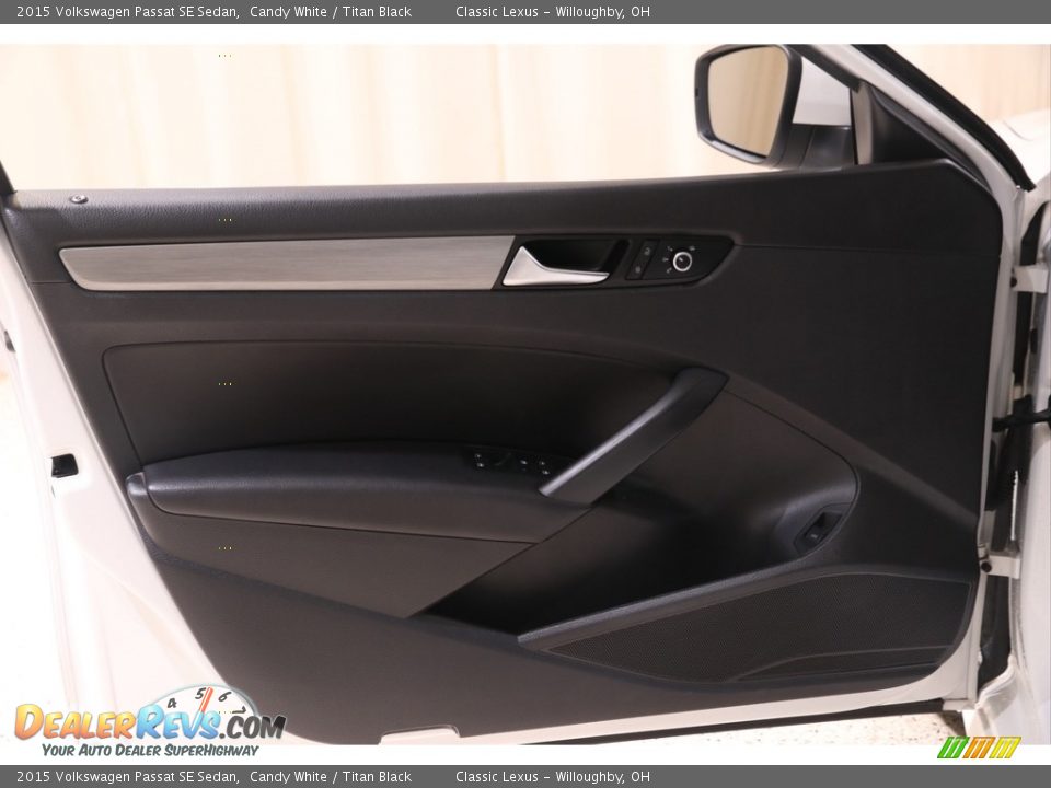 Door Panel of 2015 Volkswagen Passat SE Sedan Photo #4